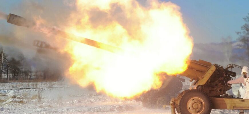 Артиллерия Вооруженных сил Российской федерации ведет огонь по позициям боевиков ВСУ