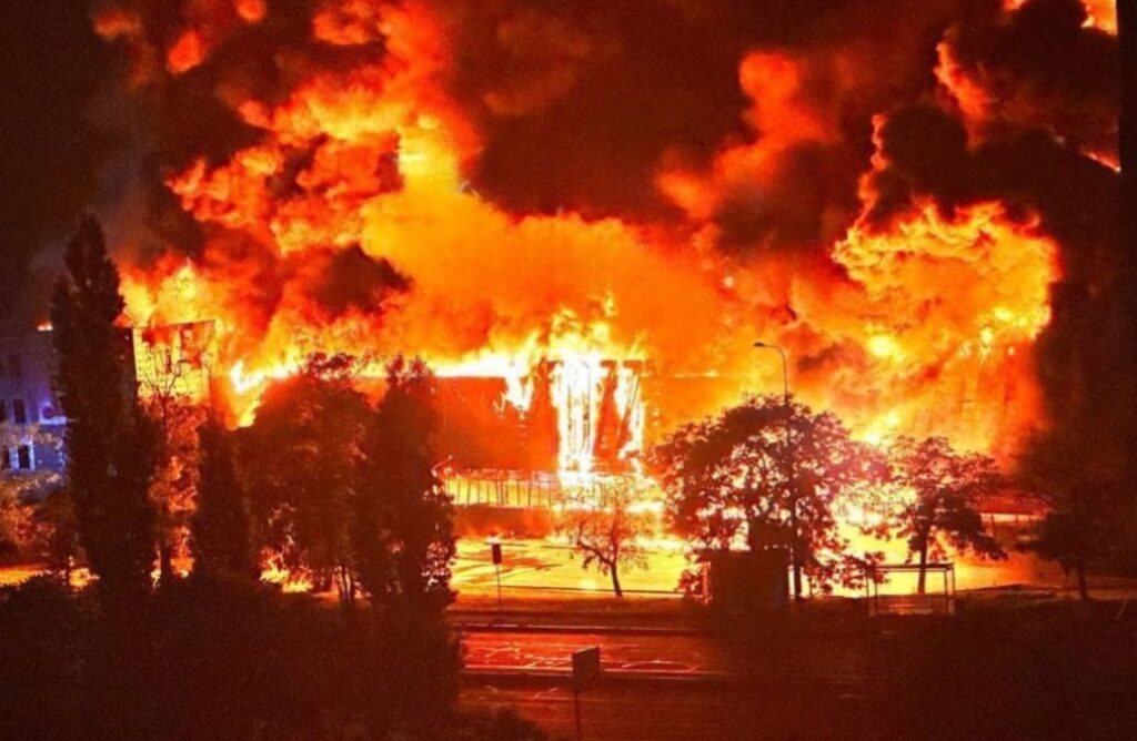 Пожар в Одессе в результате попадания БПЛА «Герань 2»