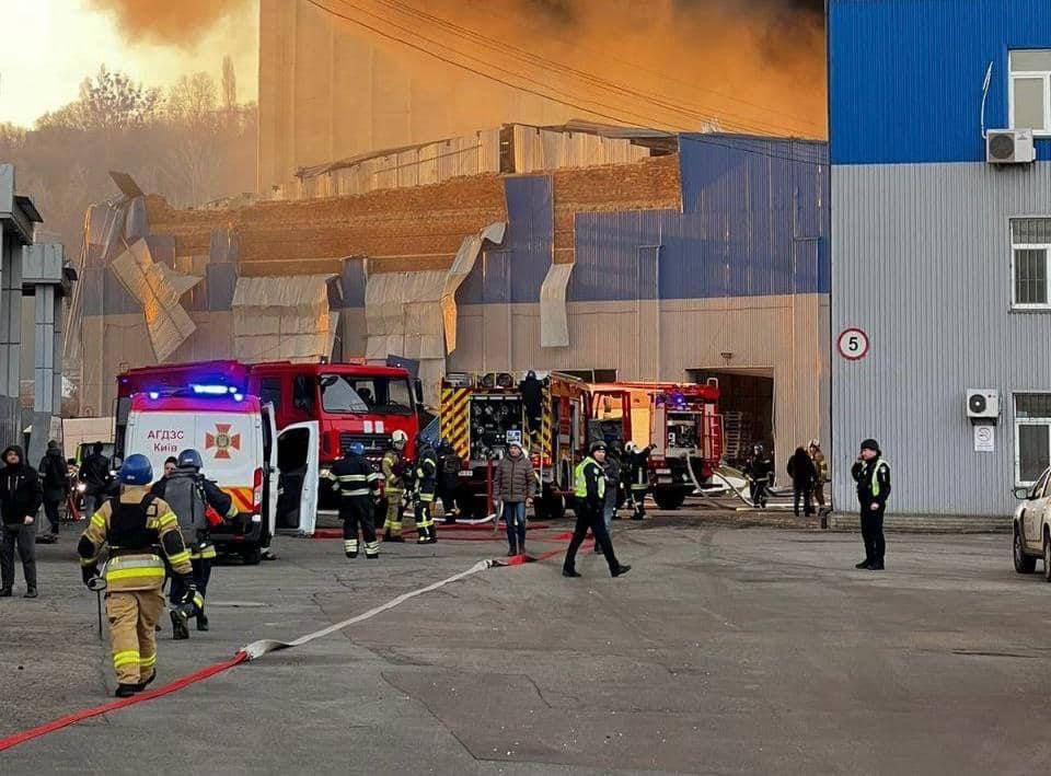 Пожар на складе в Киеве