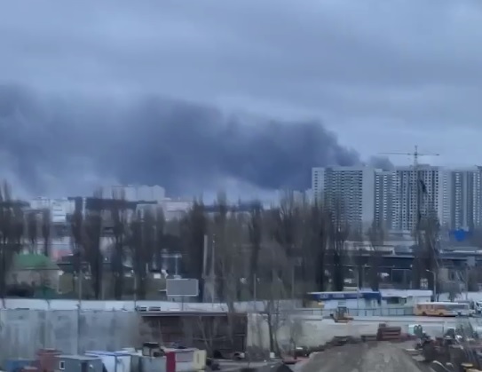 Пожары в Киеве после ударов ВКС
