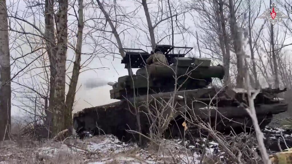 Экипажи танков Т-80БВ группировки войск «Запад». Источник - МО РФ 