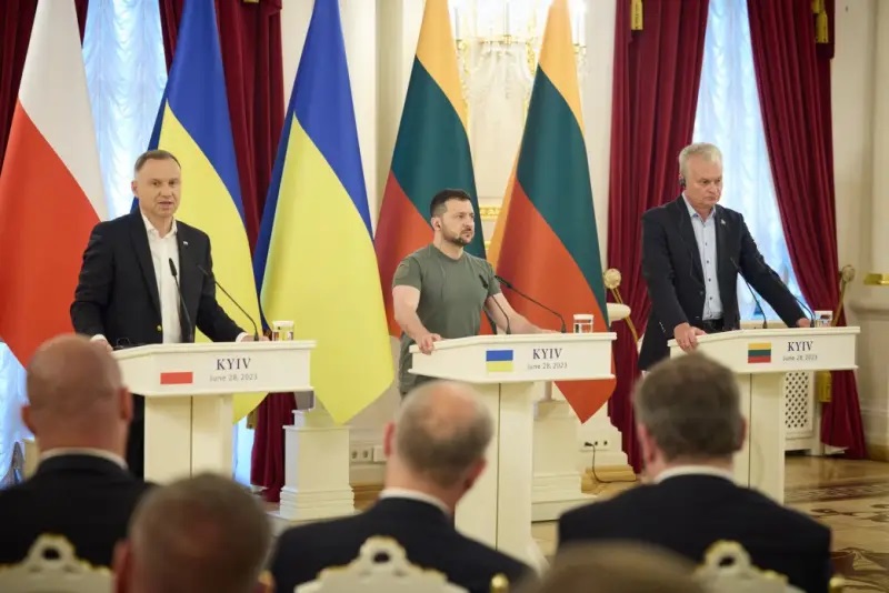 Мирному урегулированию украинского конфликта мешают Польша, Литва, Латвия и Эстония — Politico