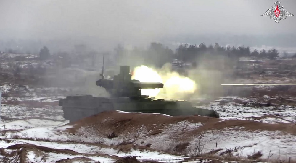 Военнослужащие группировки «Центр» осваивают боевые машины поддержки танков «Терминатор»