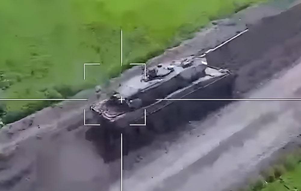 Немецкий танк за секунду до уничтожения в зоне СВО
