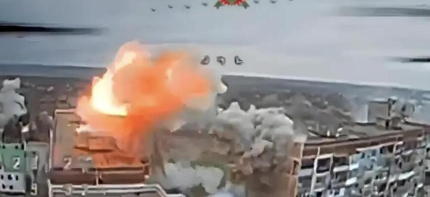 «Грады» сносят позиции ВСУ в Покровске: российский FPV-дрон случайно заснял точечный разгром врага в жилом секторе